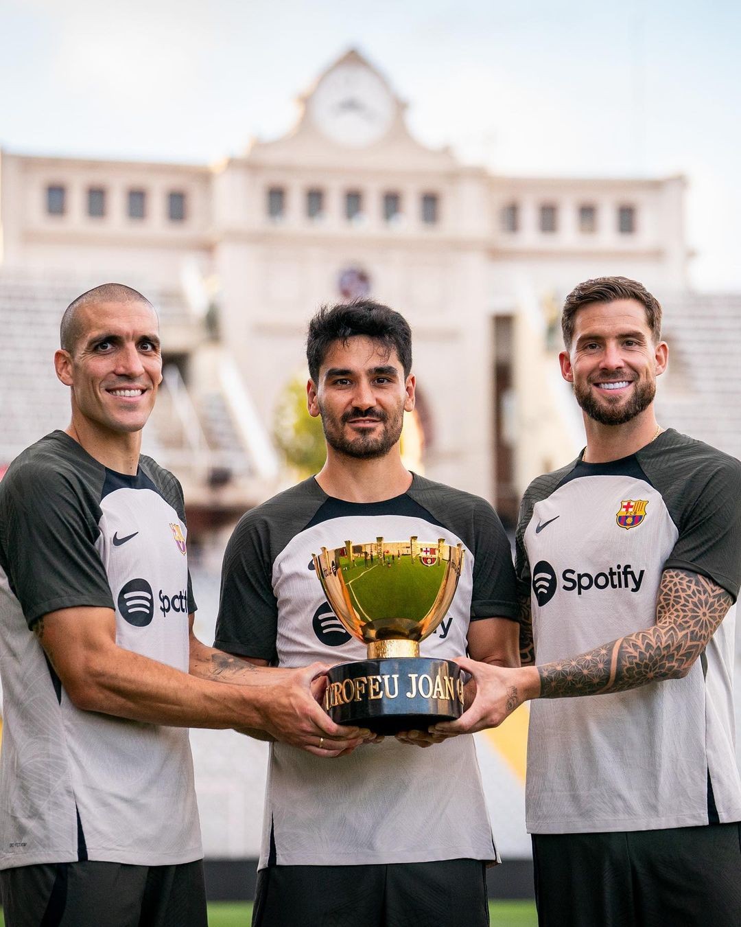 转会加盟, 的合影, 从西班牙人